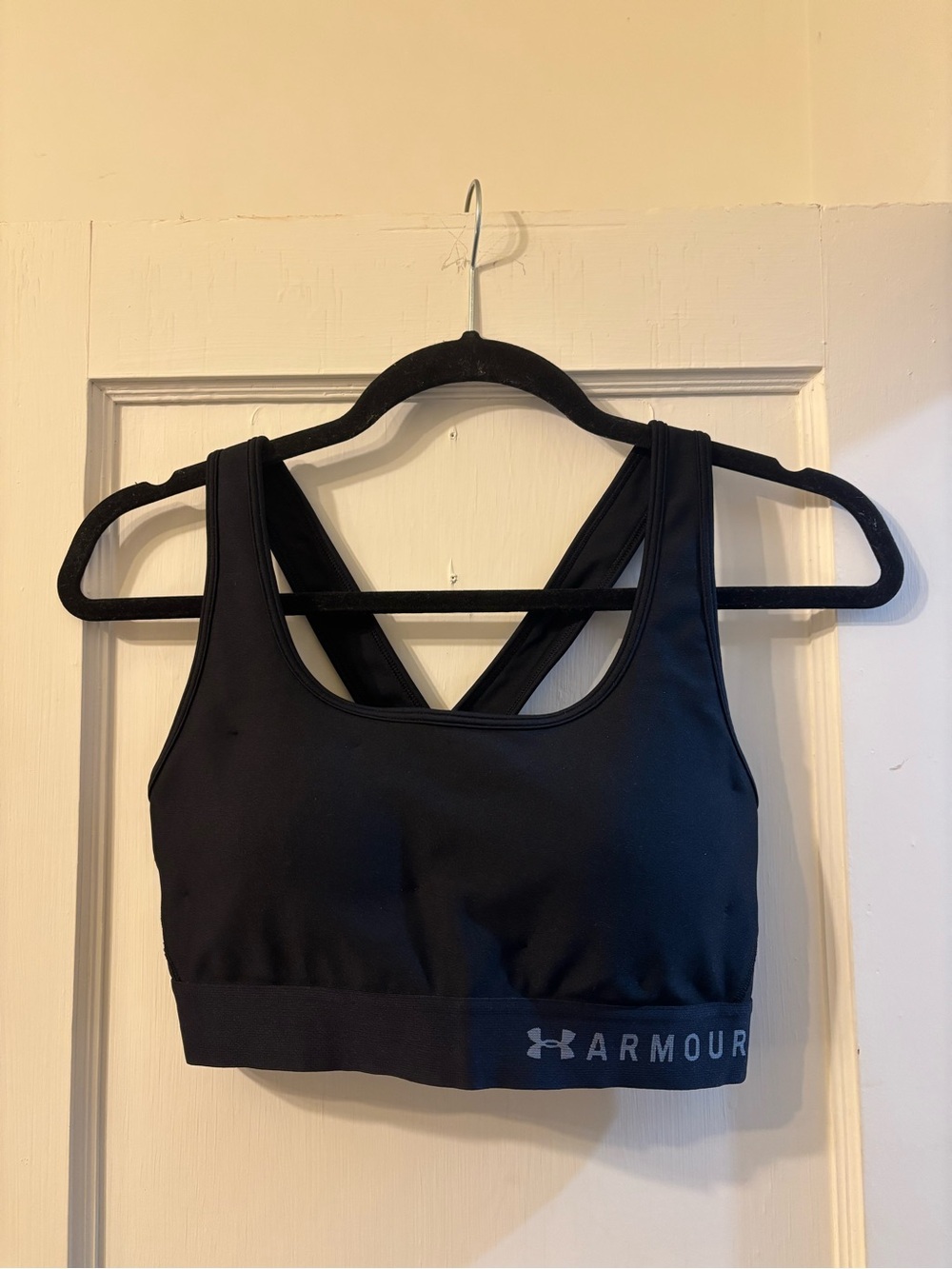 Under Armour Black Cross-Back Sports Bra sewn in padded
